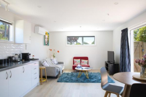 Classy Modern Unit close to Airport, Shops and Bus, Christchurch